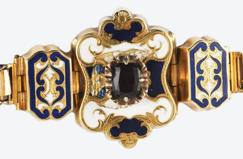 Dokumentációs részletfotó 1 – Biedermeier arany karkötő gránáttal
