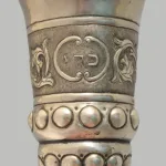 Dokumentációs részletfotó 3 – Ezüst talpas kidduspohár – Bécs, 1836
