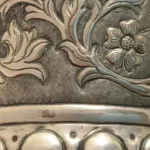 Dokumentációs részletfotó 4 – Ezüst talpas kidduspohár – Bécs, 1836