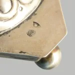 Dokumentációs részletfotó 7 – Ezüst talpas kidduspohár – Bécs, 1836