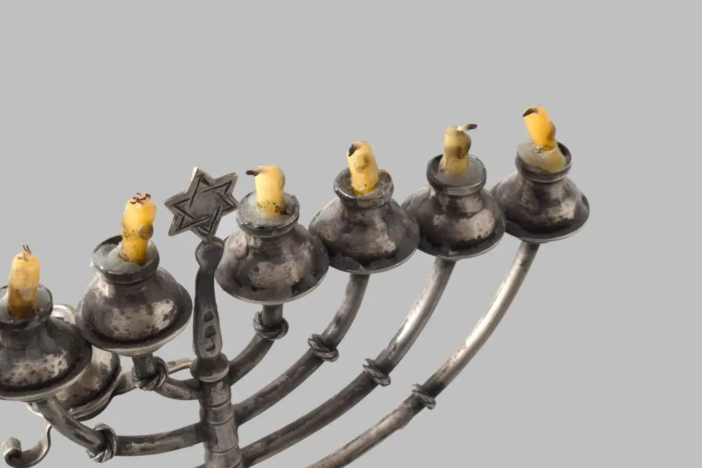 Dokumentációs részletfotó 1 – Orosz ezüst hanukkia