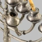 Dokumentációs részletfotó 3 – Orosz ezüst hanukkia